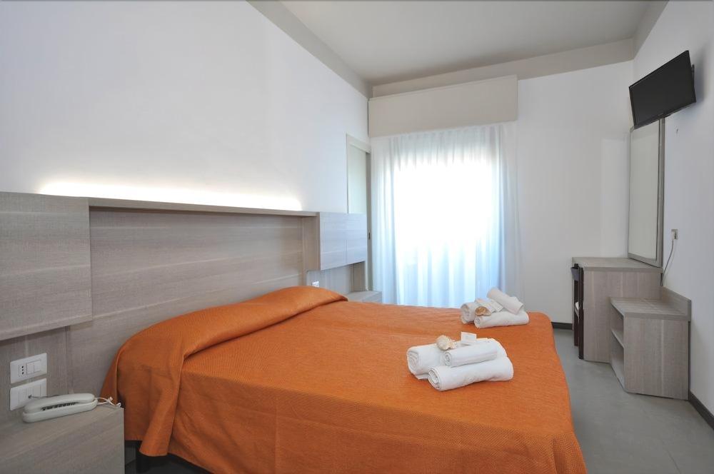 Alhambra Hotel 3*