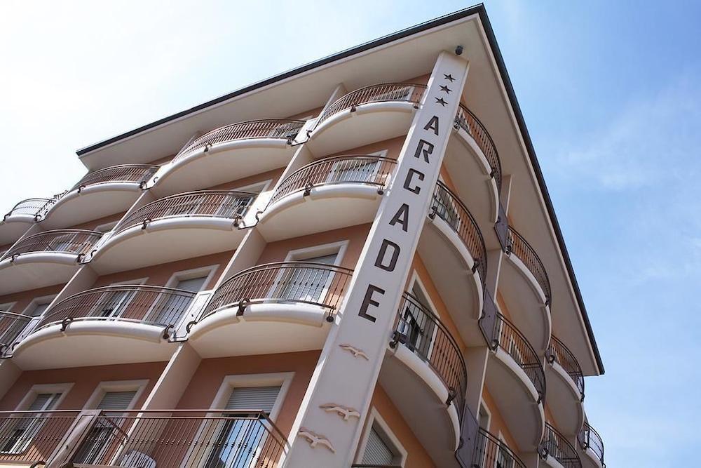 Arcade Hotel