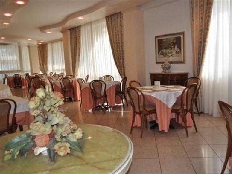 Hotel Gaston