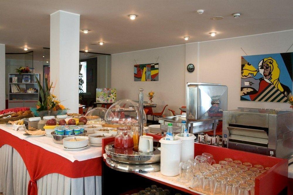 Hotel Junior
