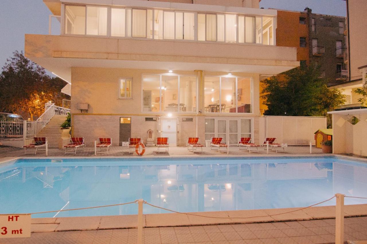 Beverly Hotel 3*