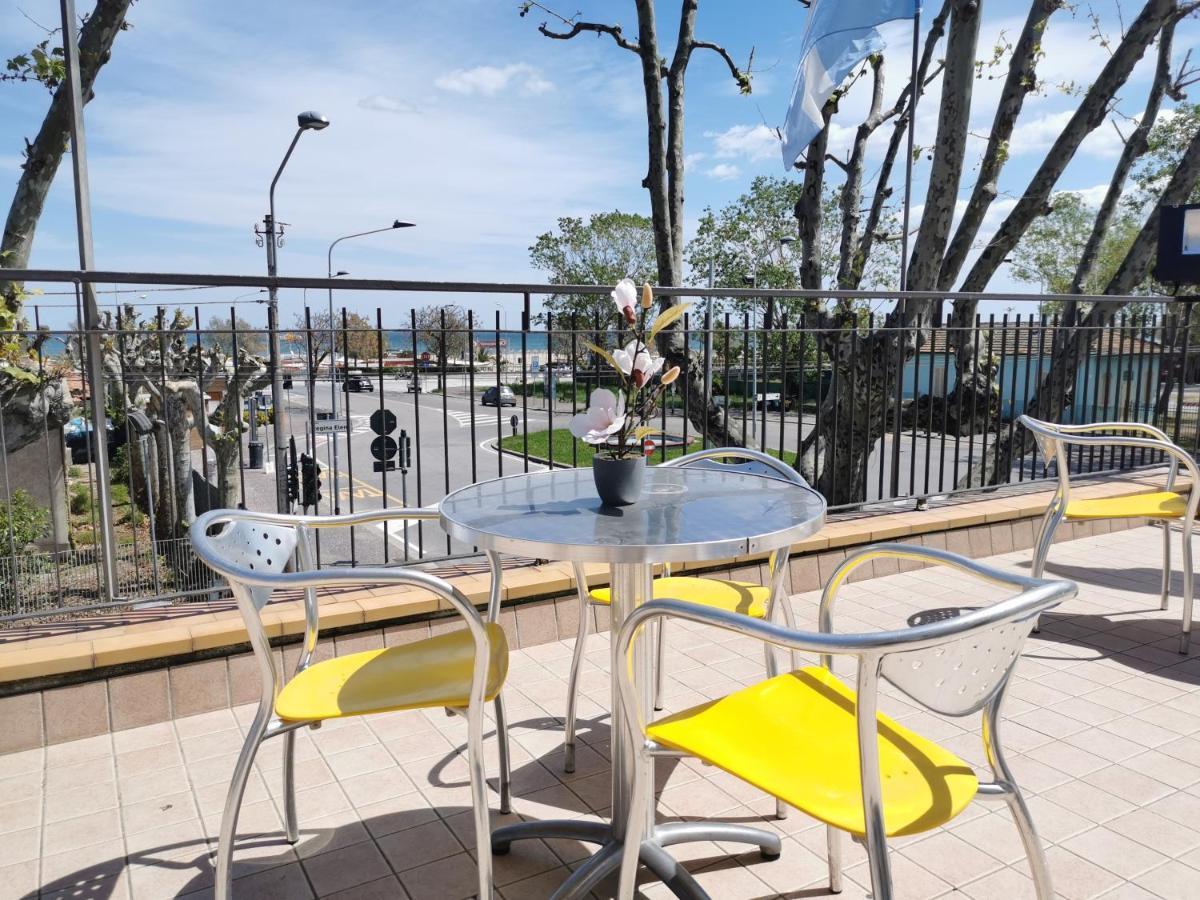 Ideale Young People Under 40 Hotel 2*
