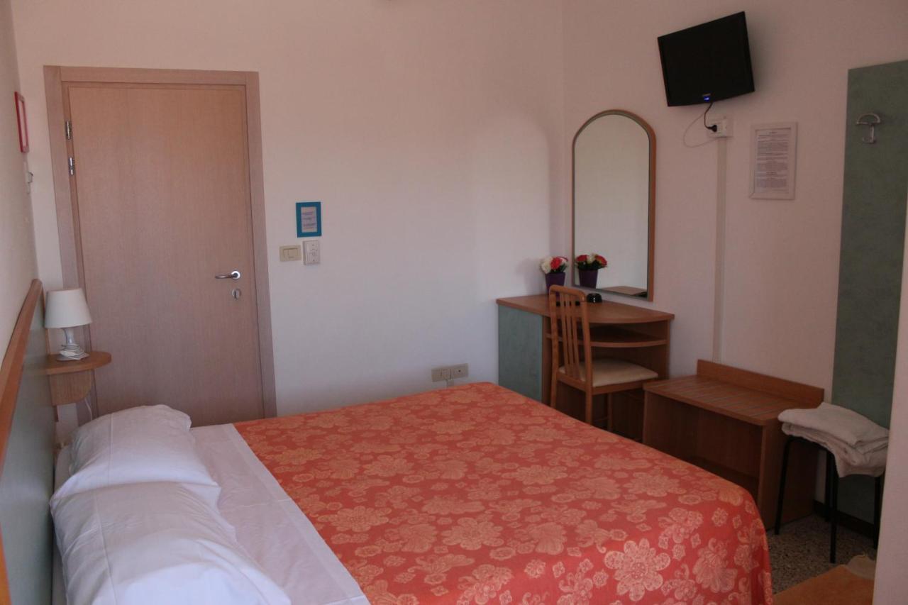 Fiorella Hotel *