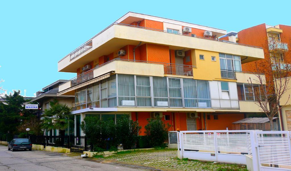 Maena Hotel 2*