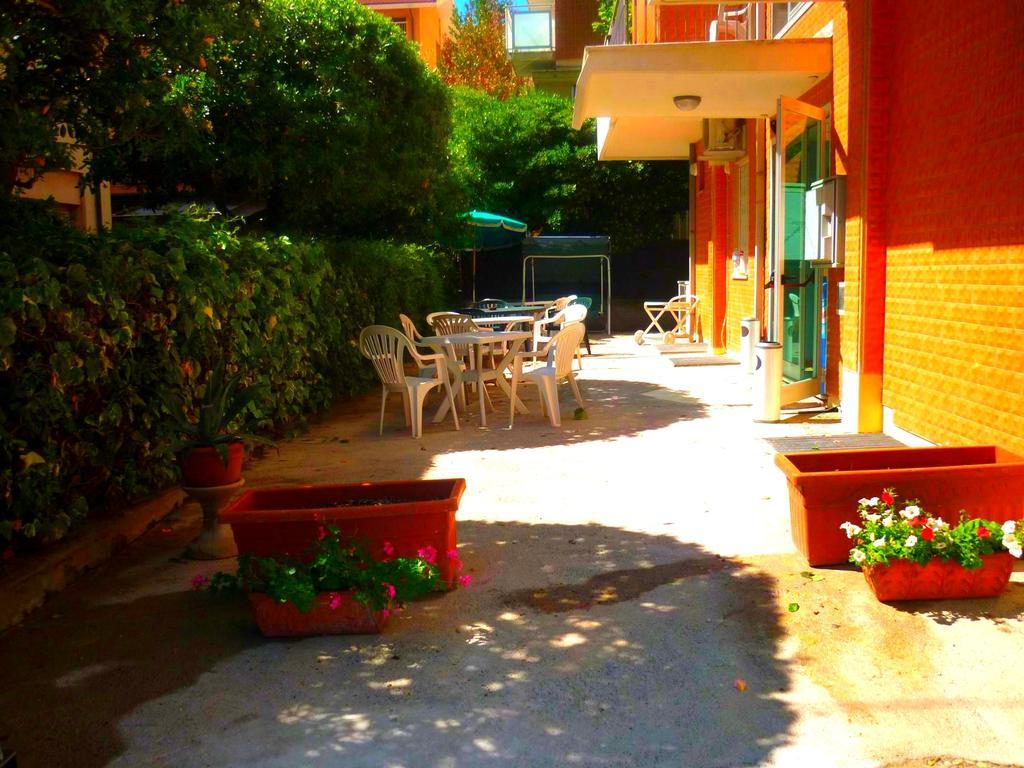 Maena Hotel 2*