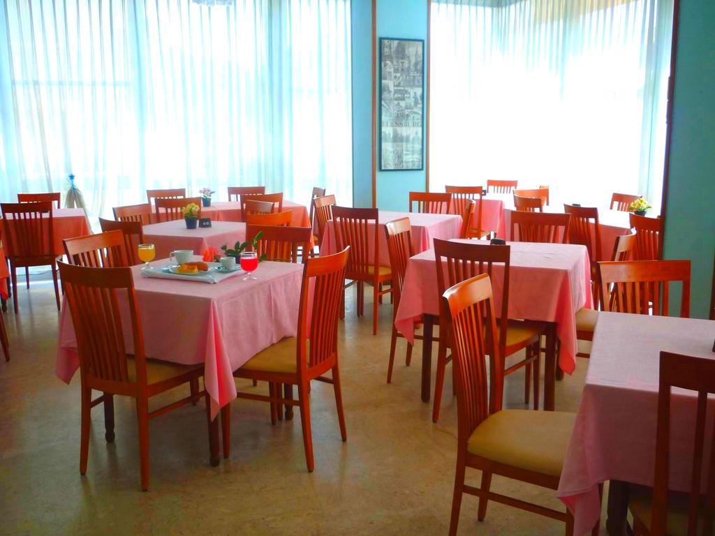 Hotel Maena 2*