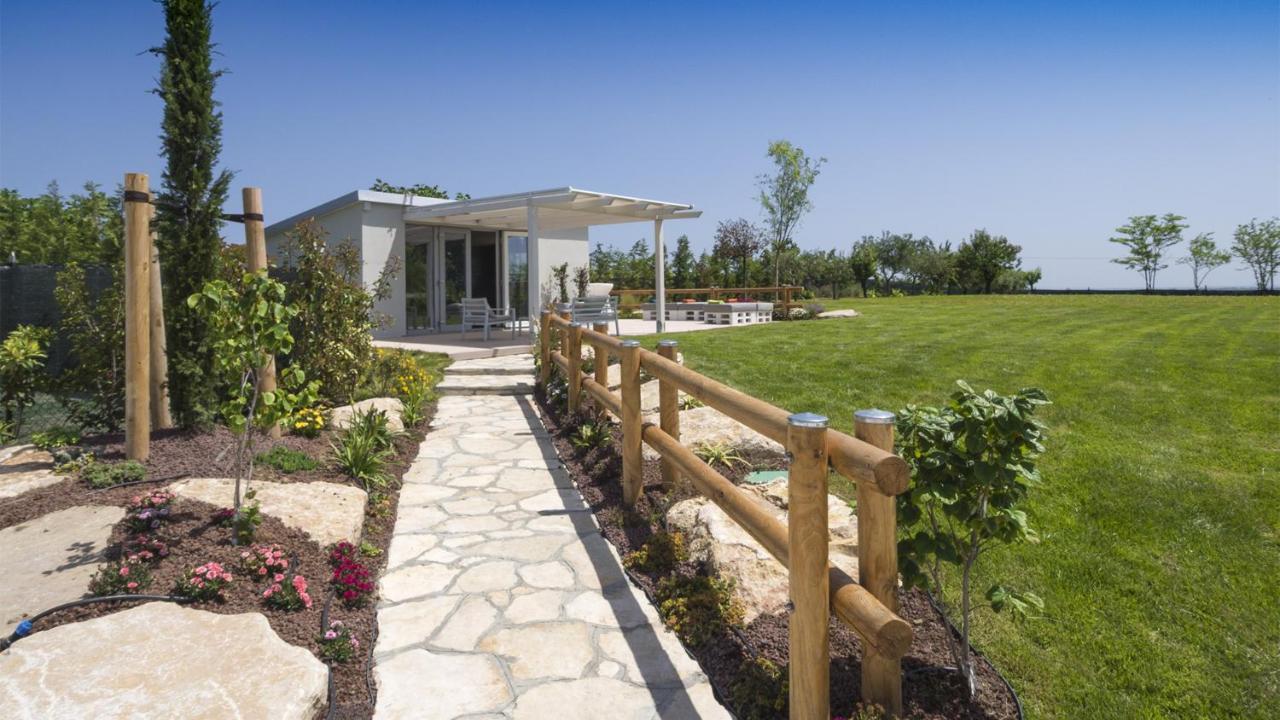 Villa Lisa 8, Emma Rimini