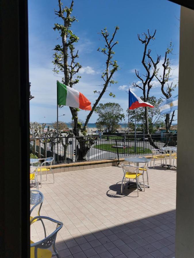 Hotel Ideale Young People Under 40 Rimini