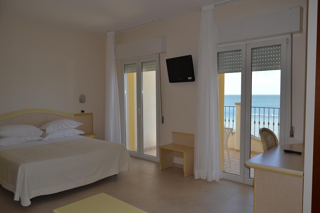 Zeus Hotel 3*