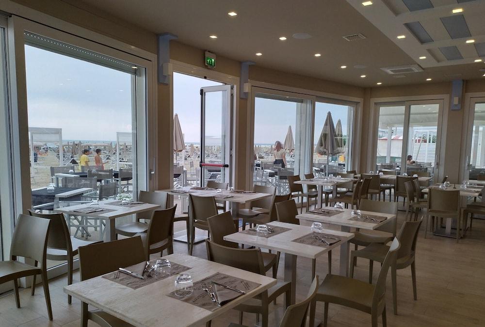 Atlantic Hotel 3*