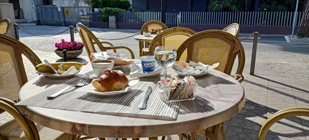 Hotel Rossella 2*