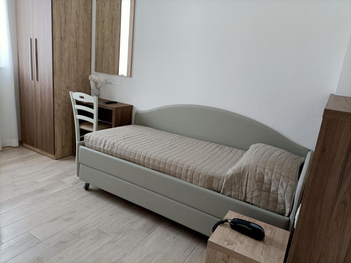 Bed & Book Hotel *