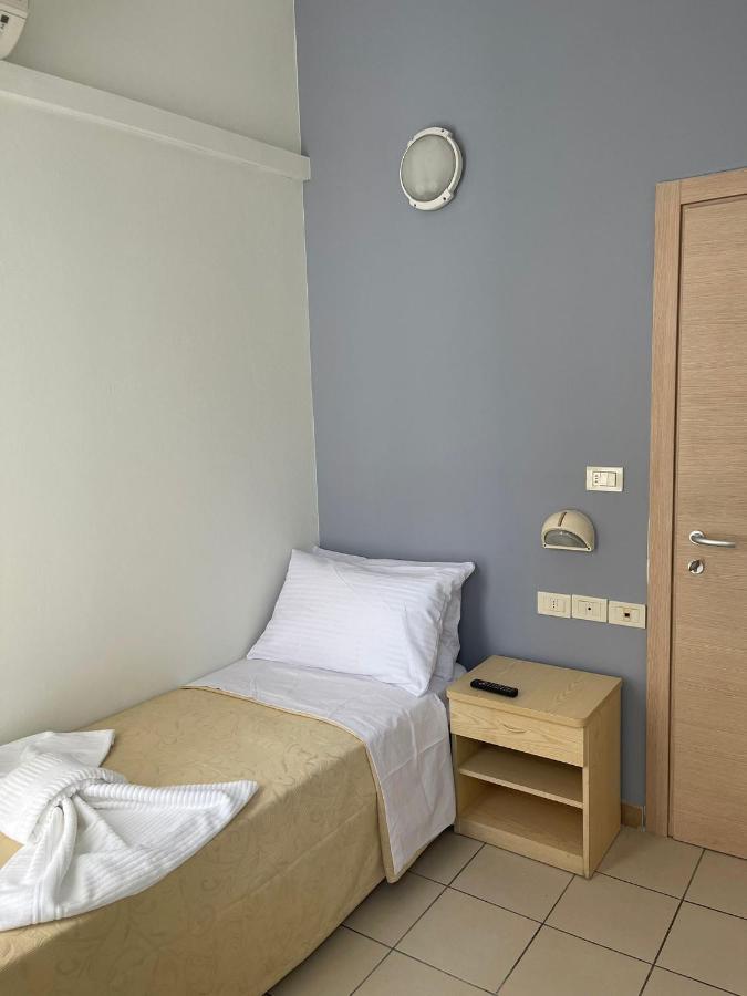 New Happy Hotel