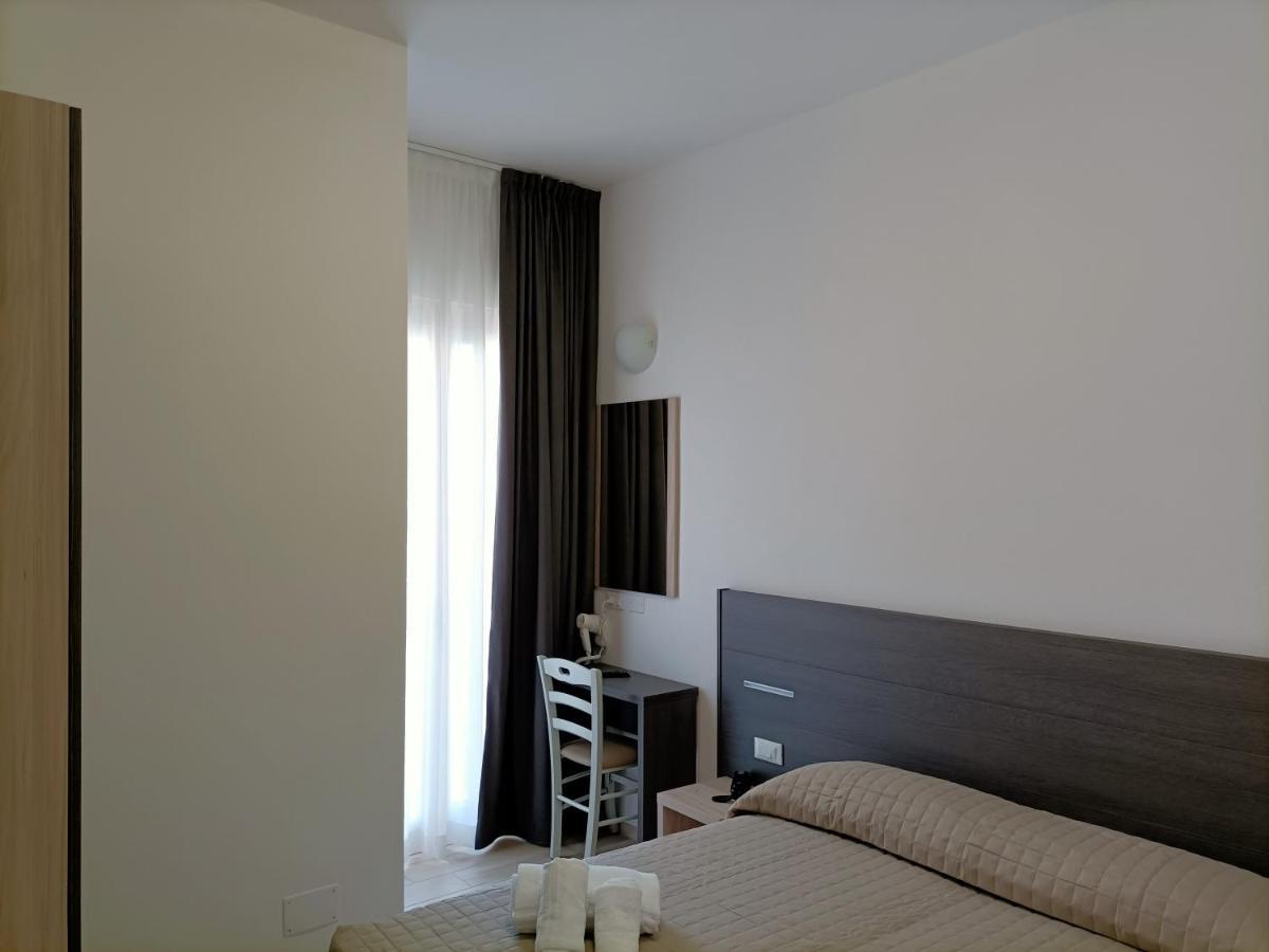 Bed & Book Hotel *