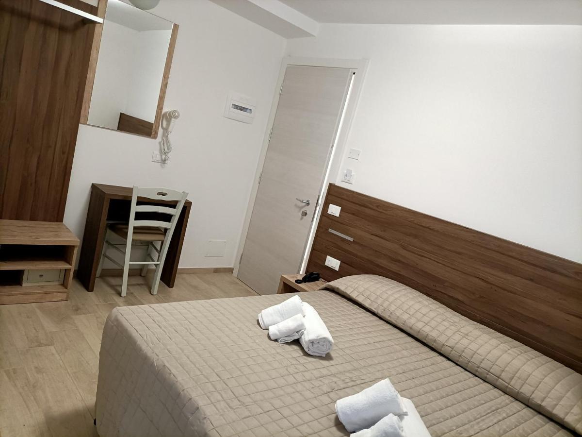 Bed & Book Hotel *