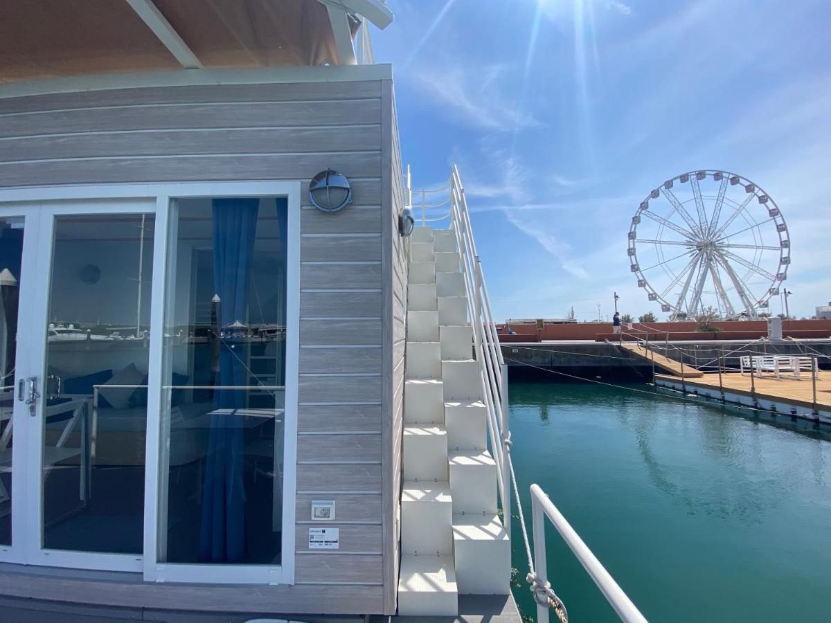 House Boat