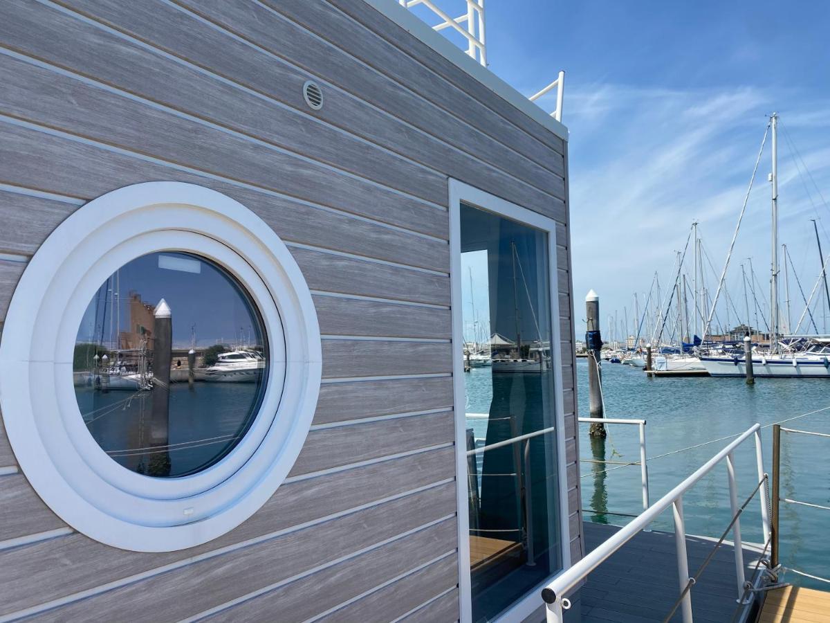 Botel House Boat Rimini