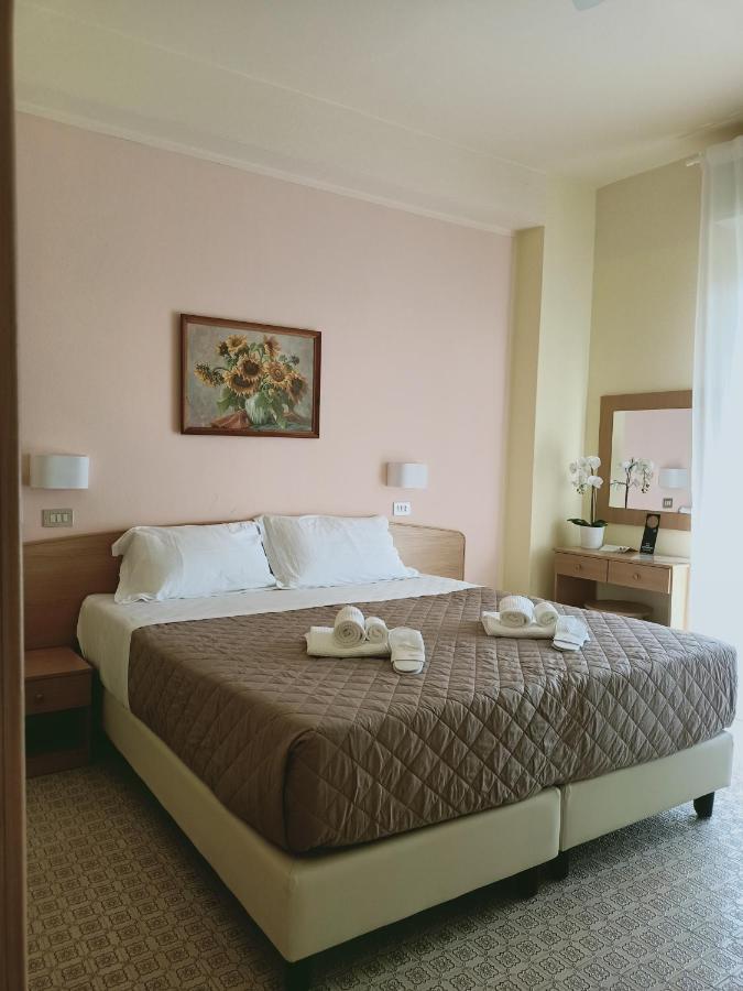 Rossella Hotel 2*