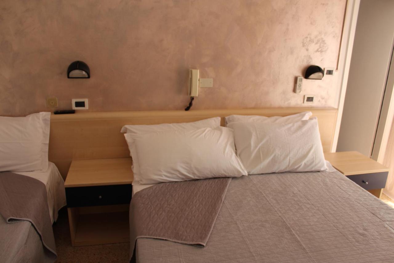Mora Hotel *