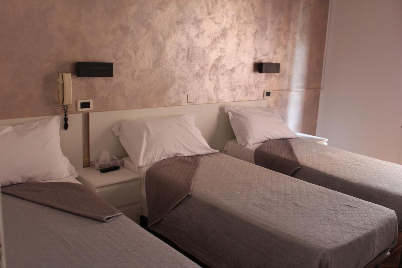 Mora Hotel *