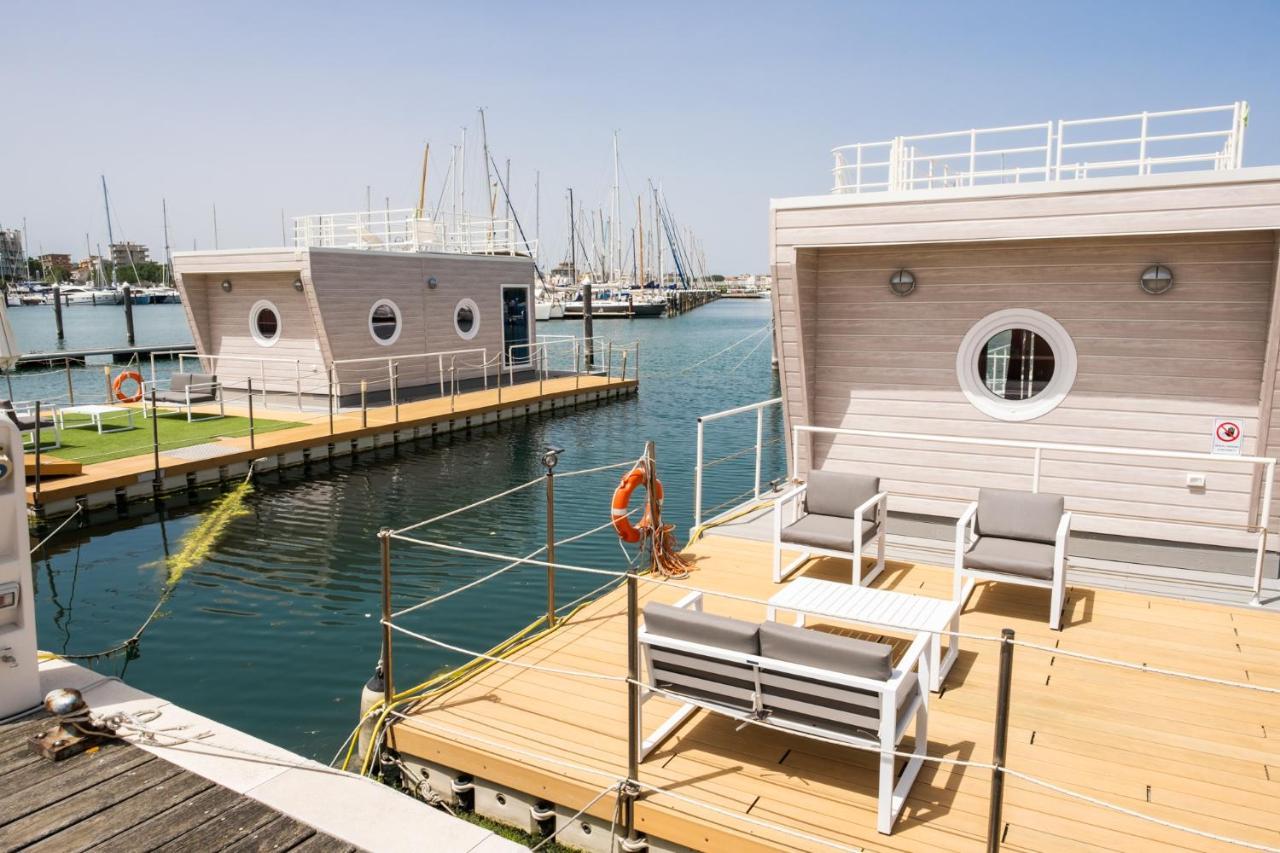 House Boat Botel 4*