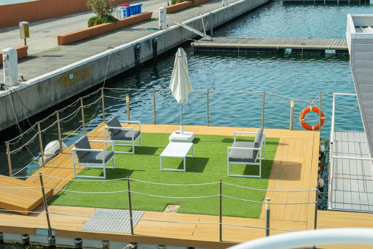 Botel House Boat