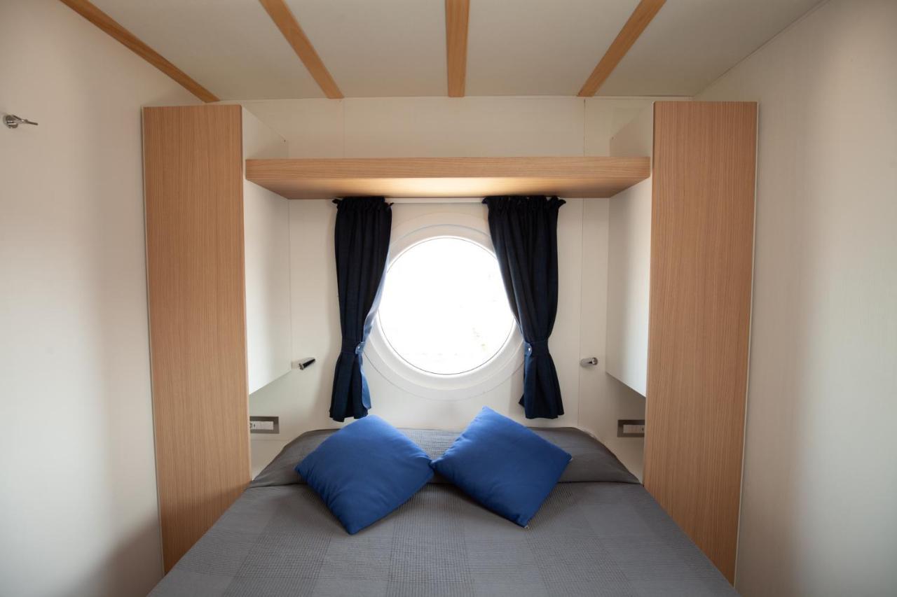 Botel House Boat