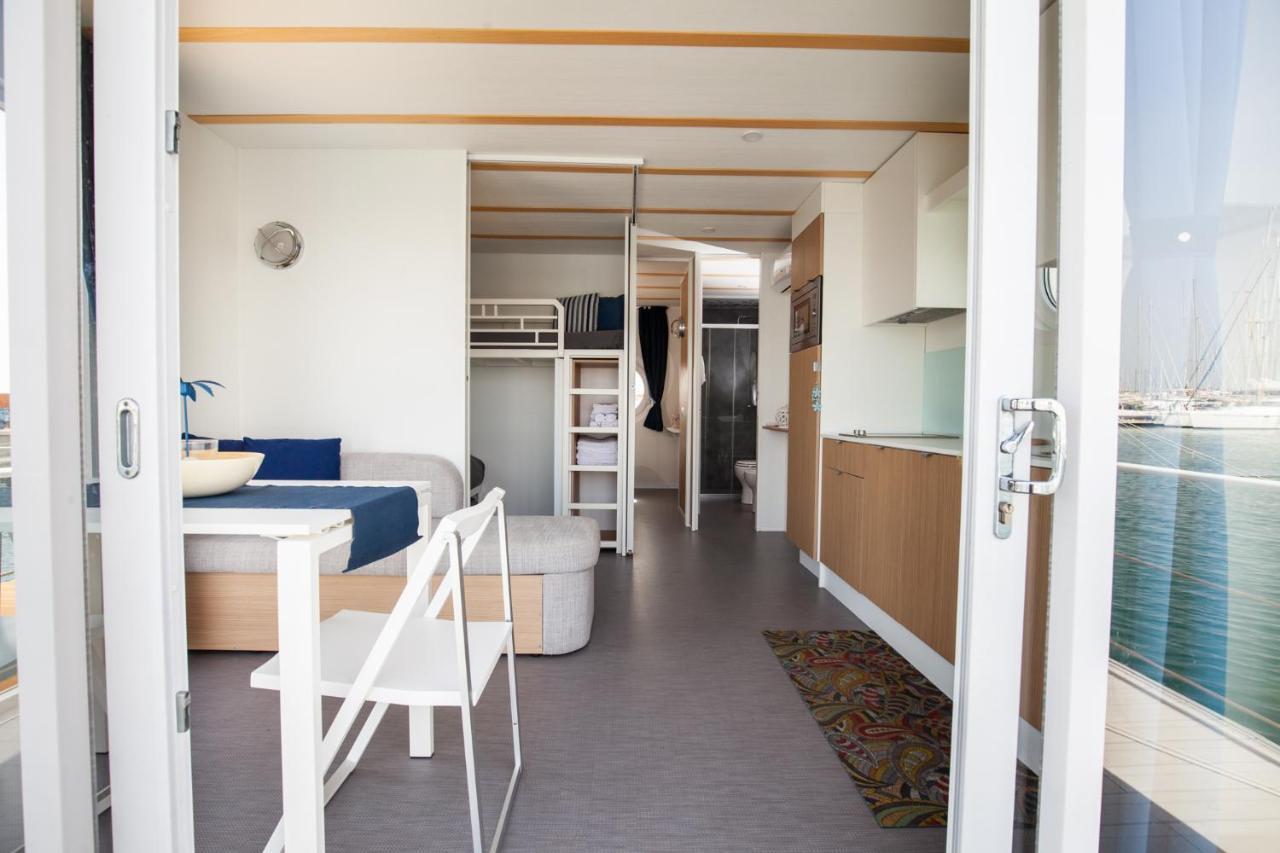 House Boat Botel 4*
