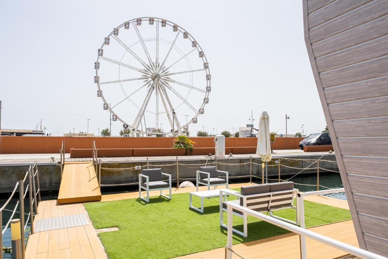 House Boat Botel 4*