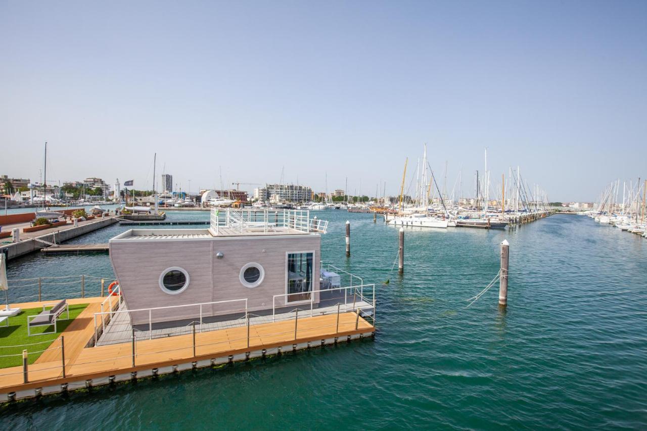 Botel House Boat Rimini