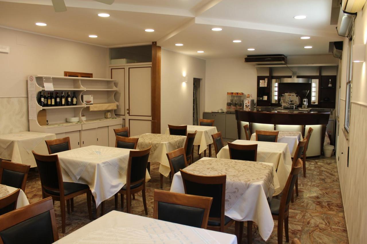Hotel Mora *