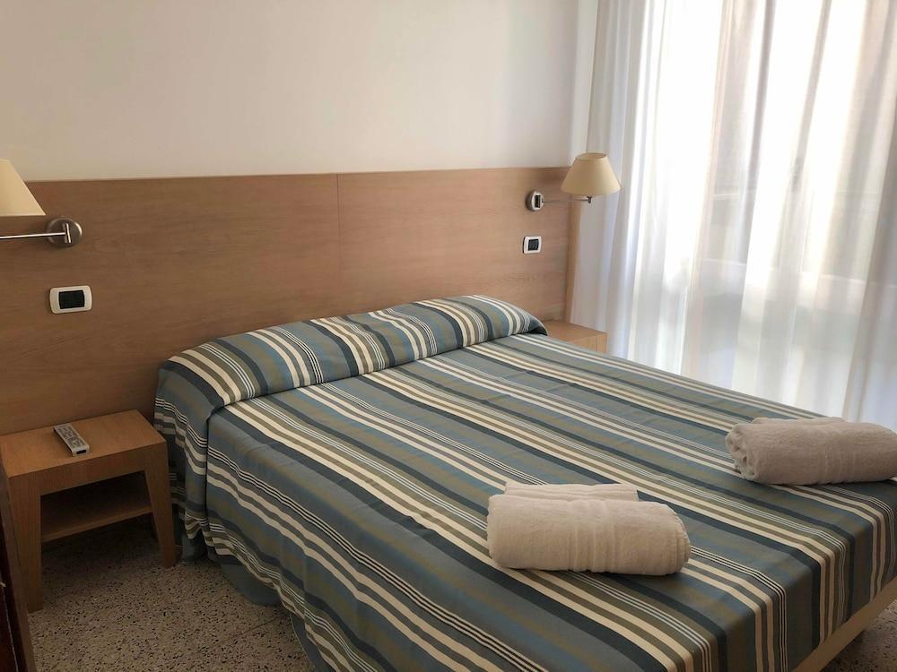 Gin Hotel 3*