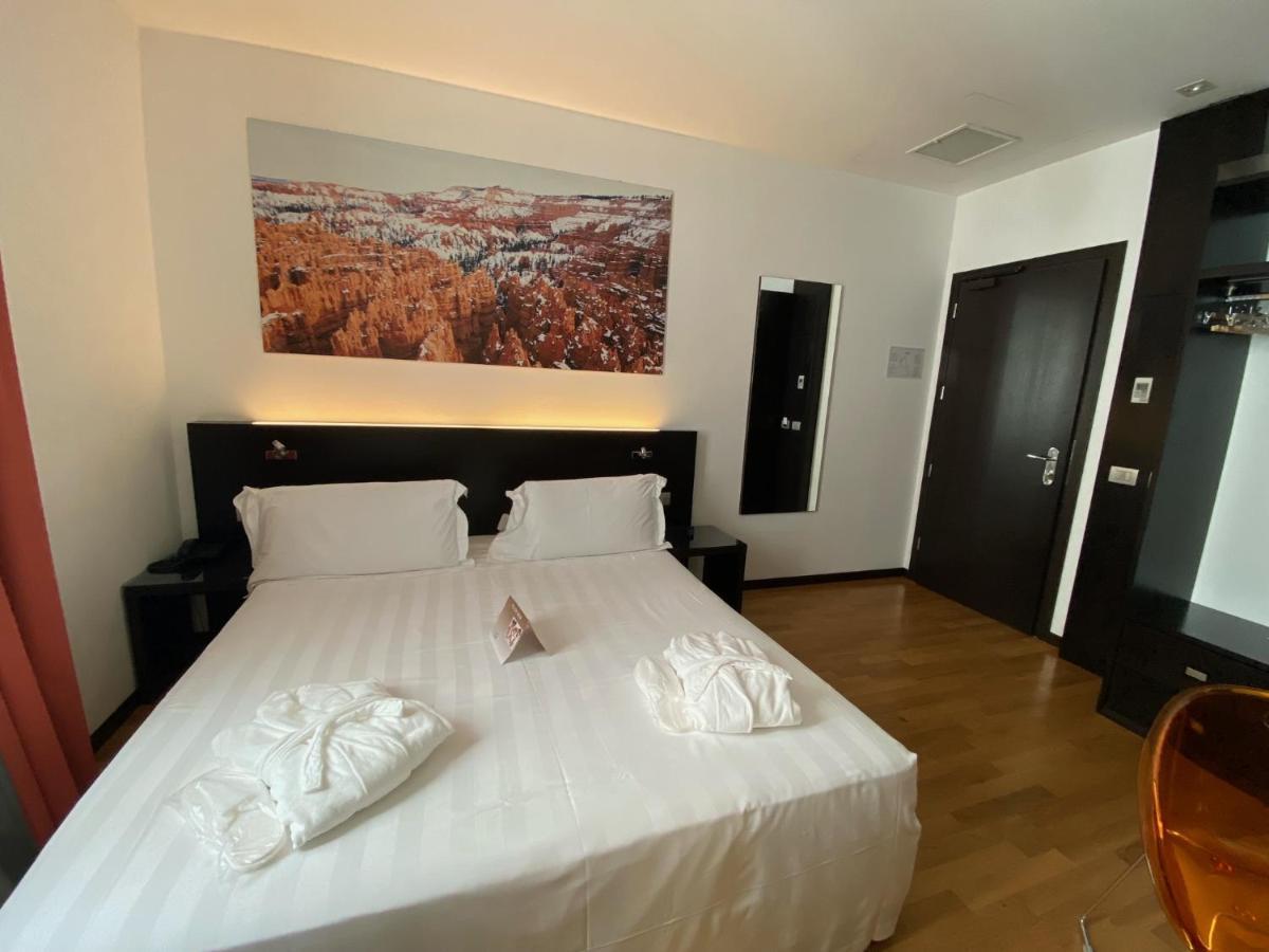 Card International Hotel