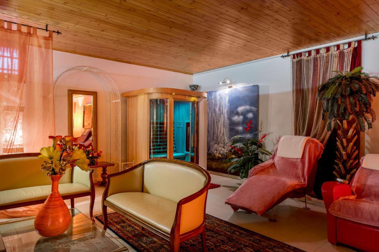 Hotel Apollo 3*