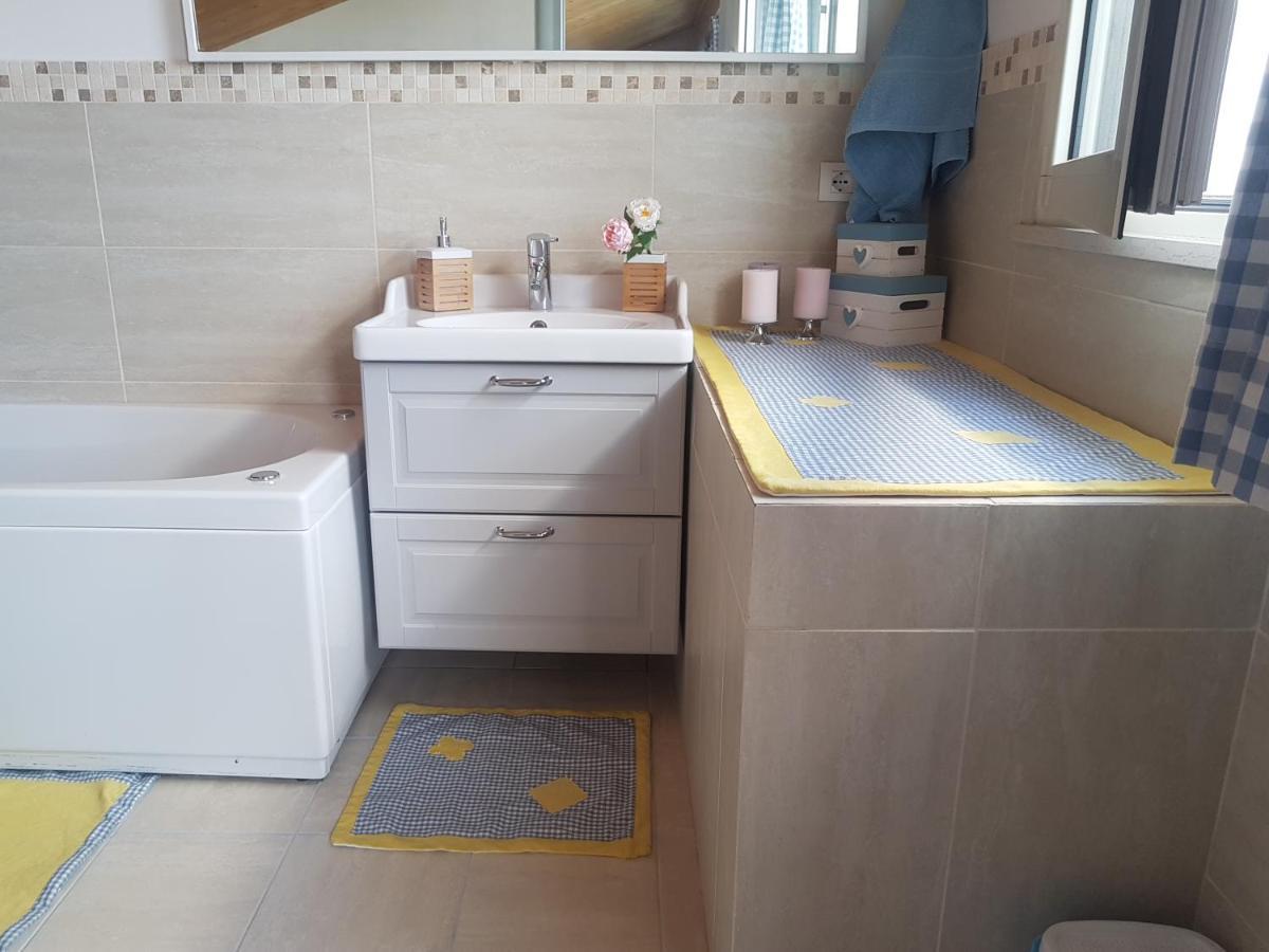 The Roses - Delizioso Attico Su 2 Livelli Zona Palacongressi Appartement