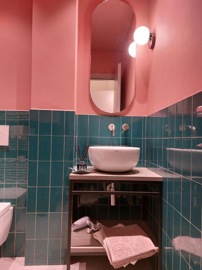 The 6 Apartment *