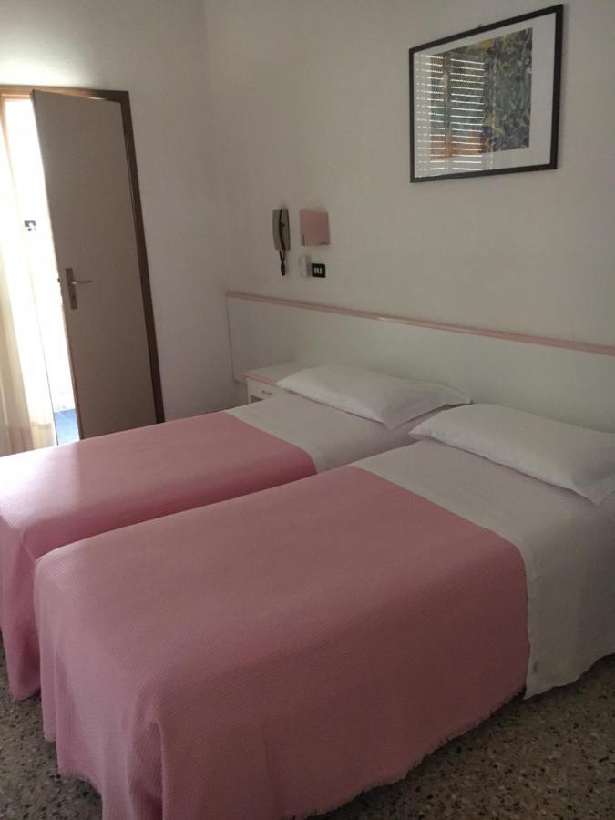 Rosy Hotel