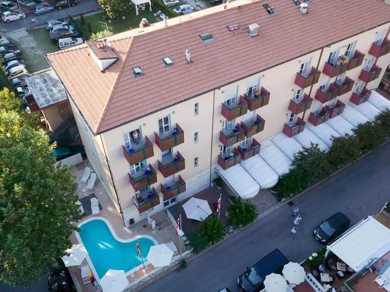 Aron Hotel