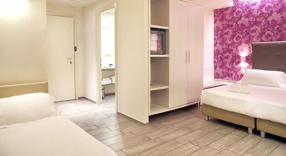 Hotel L'hotel 3*