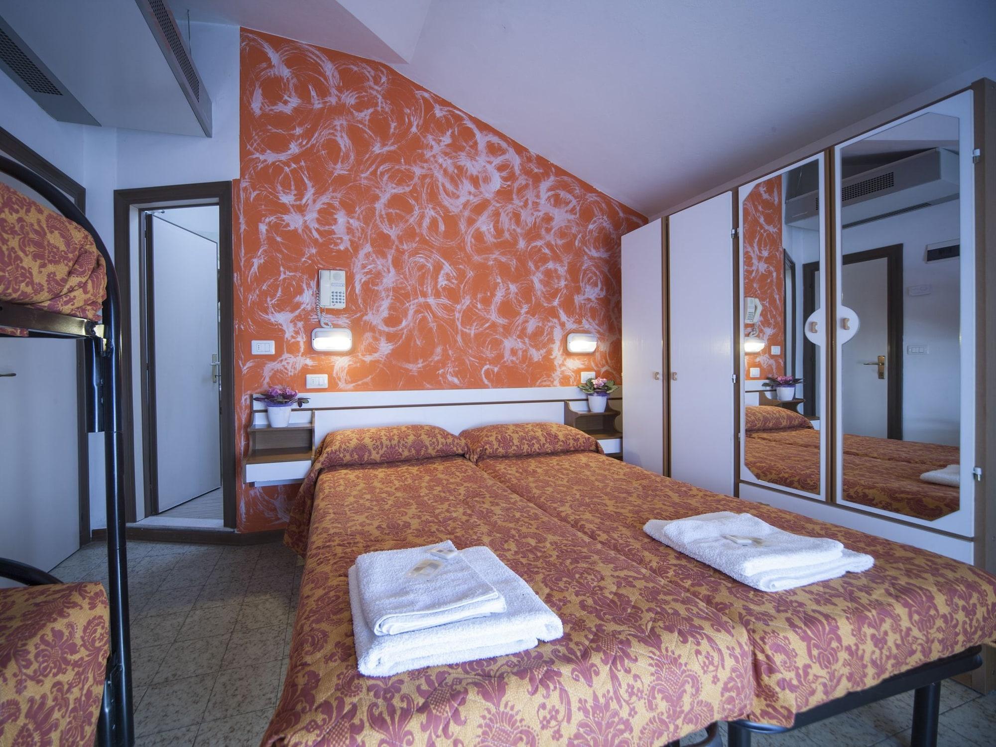 Luna Hotel 3*