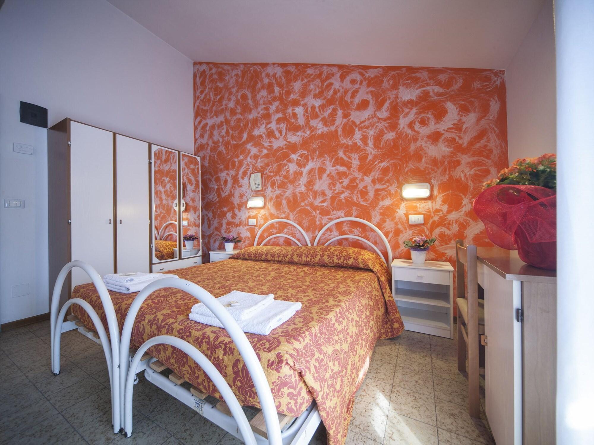 Luna Hotel 3*