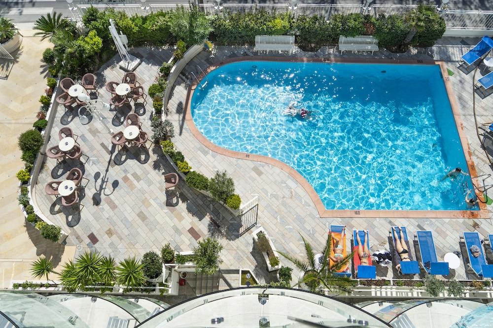 Ambassador Hotel 4*