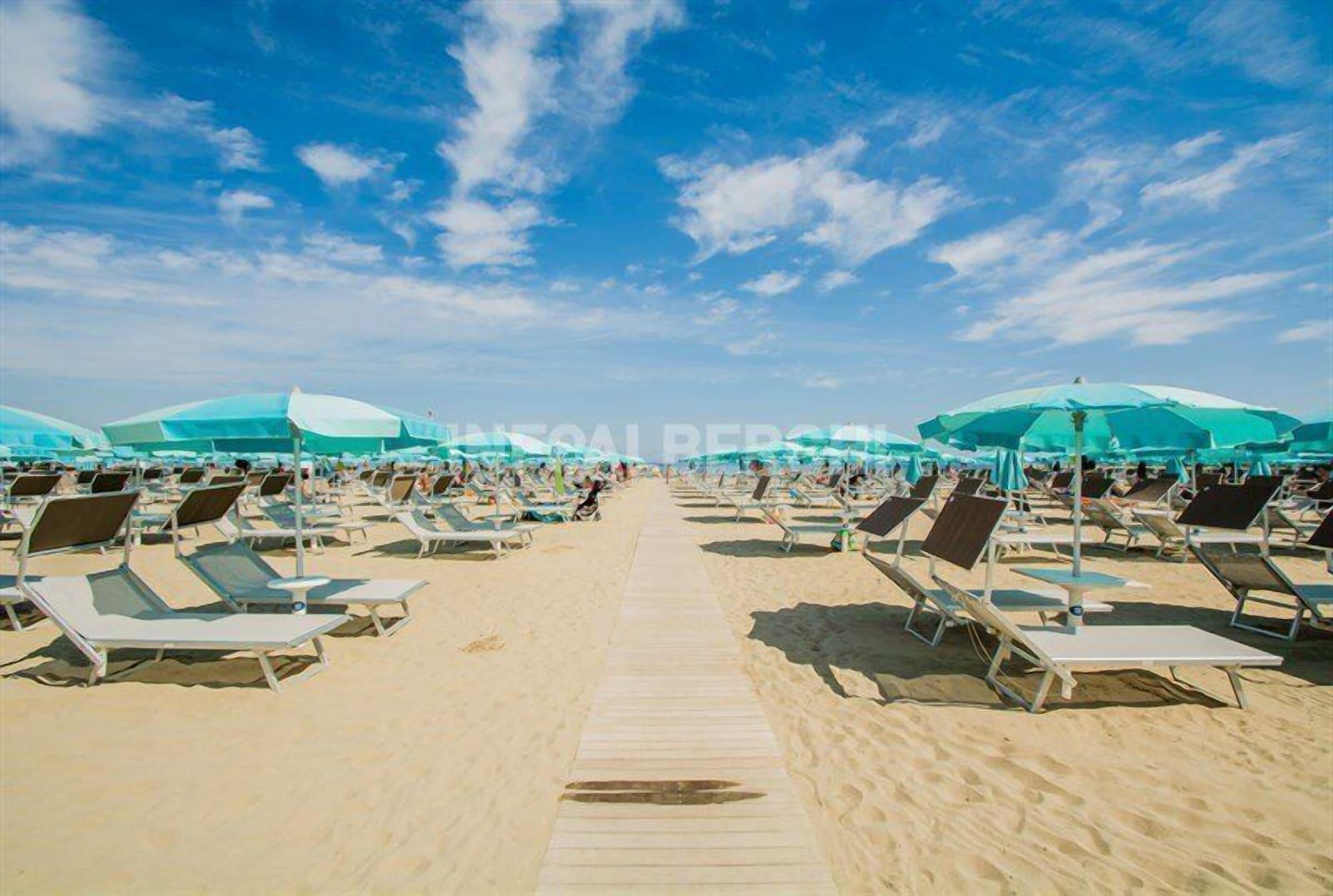 River Fronte Mare Con Piscina