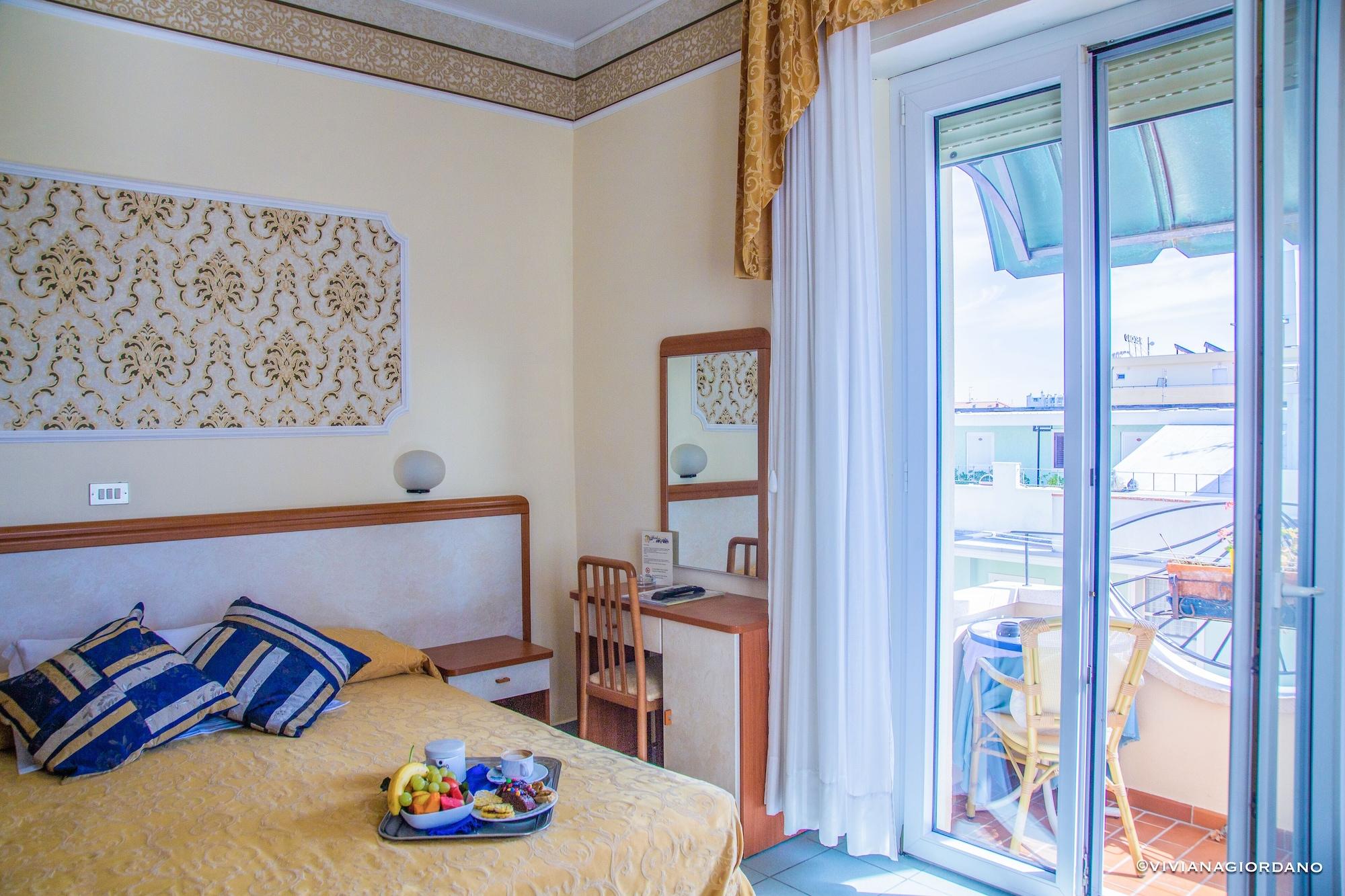 River Fronte Mare Con Piscina Hotel