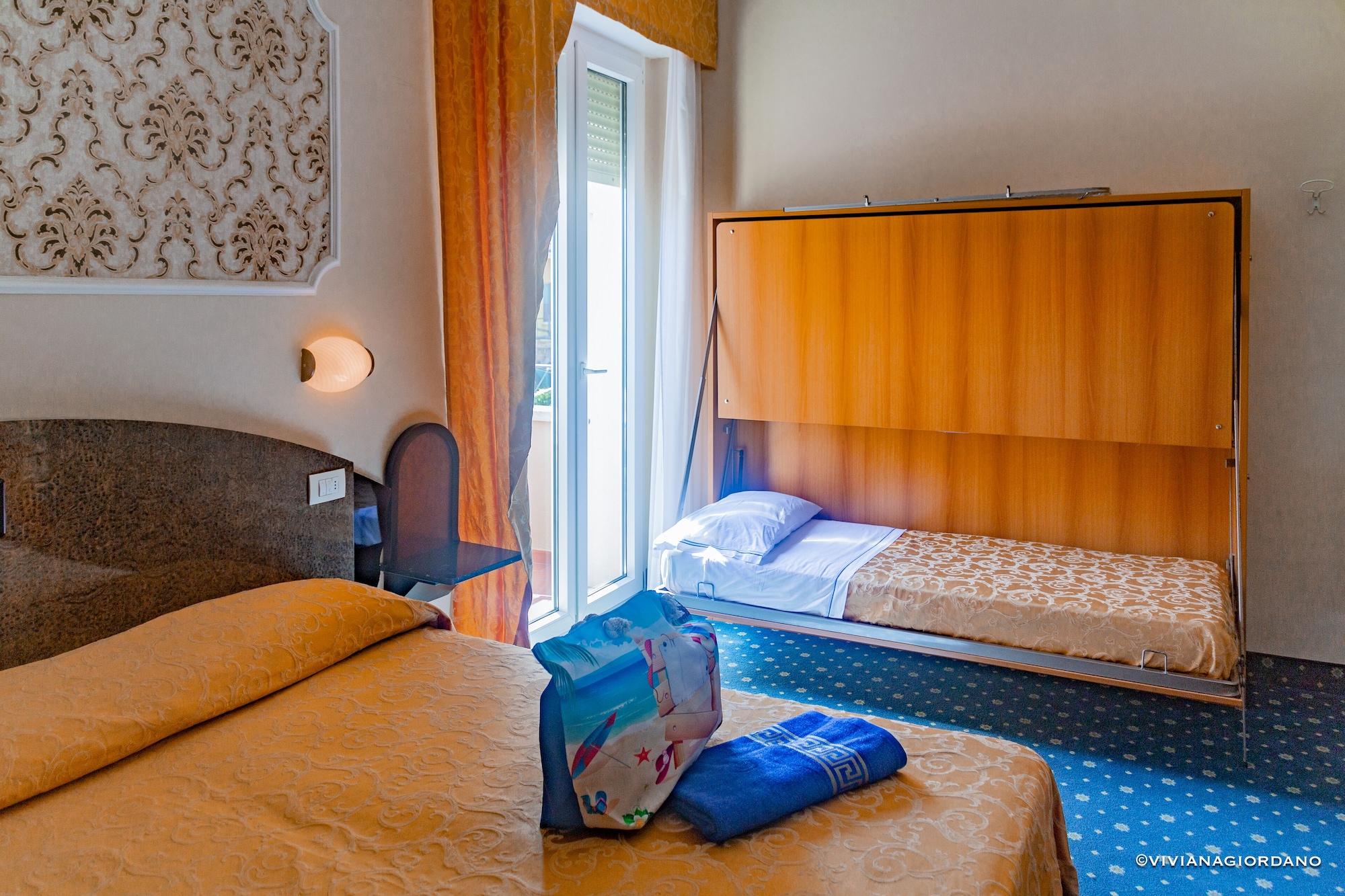 Hotel River Fronte Mare Con Piscina