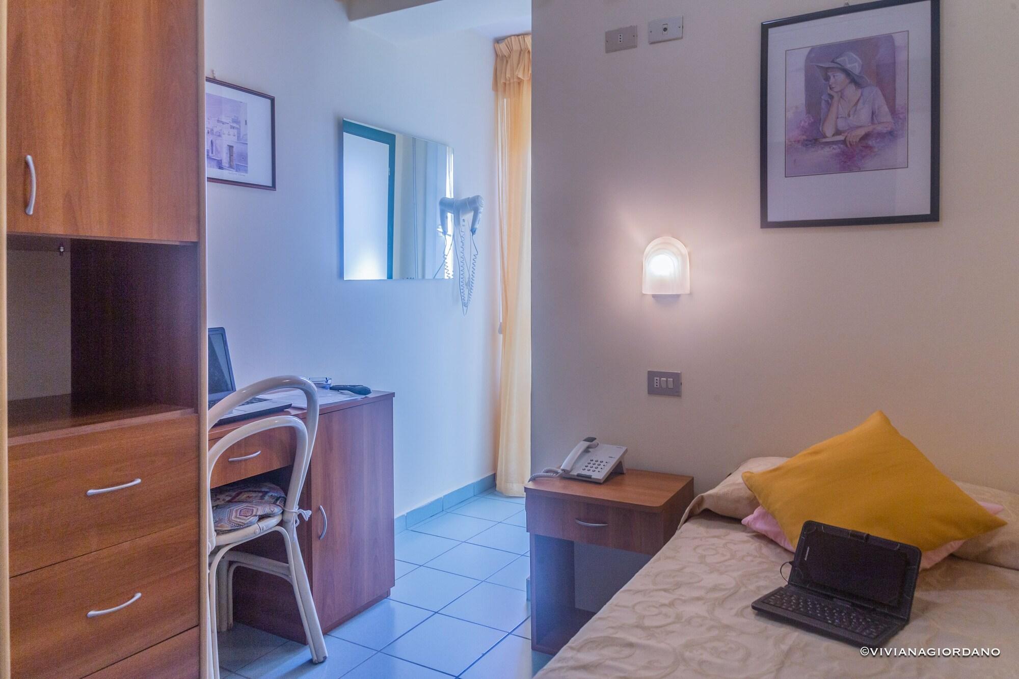 River Fronte Mare Con Piscina Hotel 3*