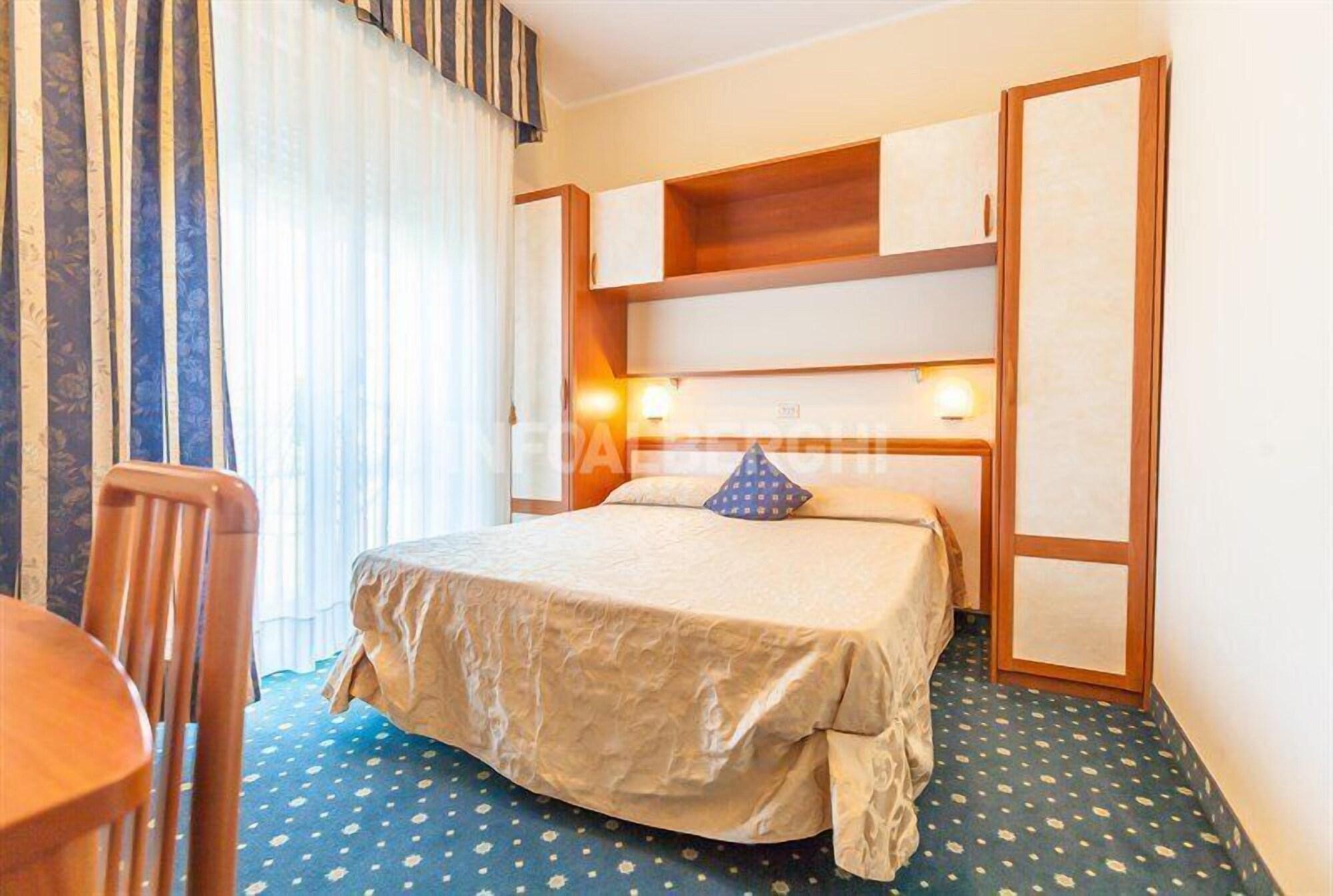 River Fronte Mare Con Piscina Hotel 3*
