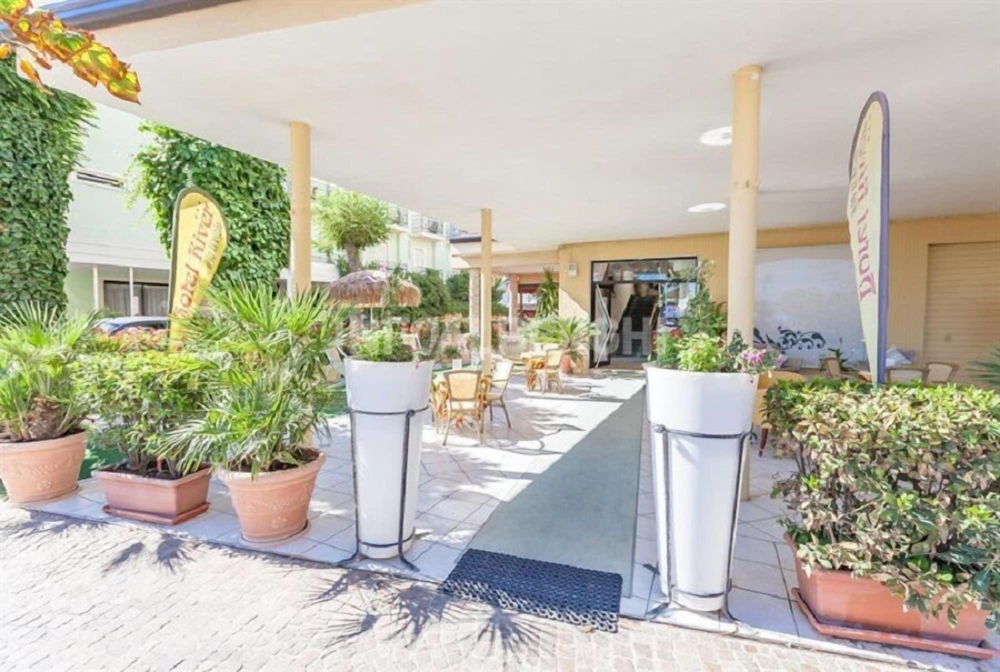 Hotel River Fronte Mare Con Piscina Rimini