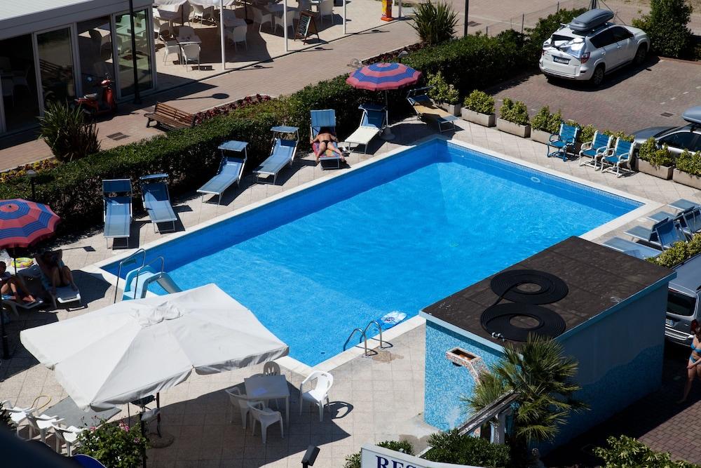 River Fronte Mare Con Piscina Rimini