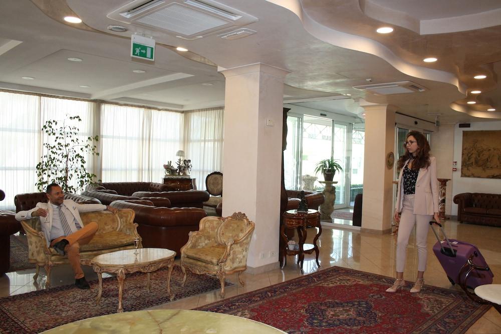 Gaston Hotel 4*